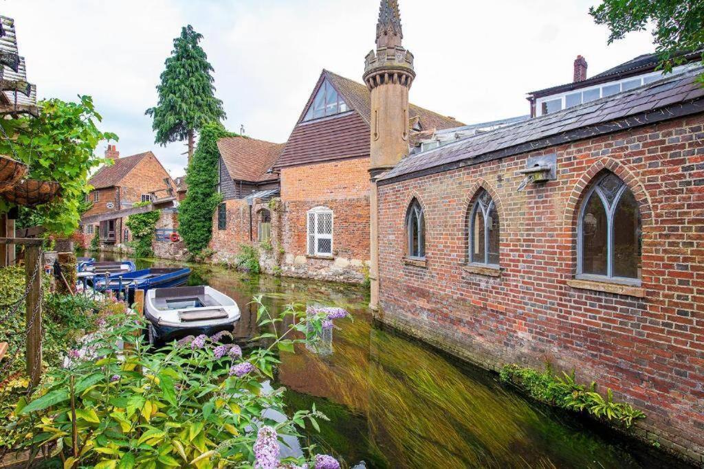 The Most Central Apartment In Canterbury Stunning Interiors, Fully Equipped, City Views And Free Wifi! Exterior foto